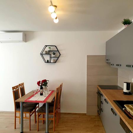 Apartment Mon Chéri-located in a quiet neighbourhood near beaches FREE PARKING Pula Extérieur photo