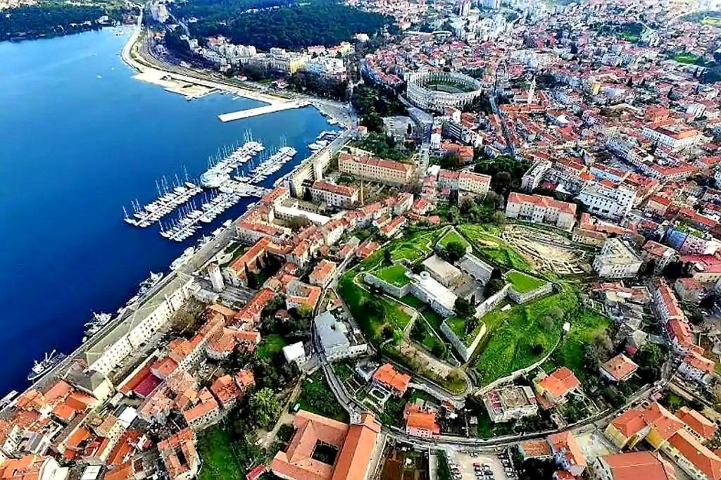 Apartment Mon Chéri-located in a quiet neighbourhood near beaches FREE PARKING Pula Extérieur photo
