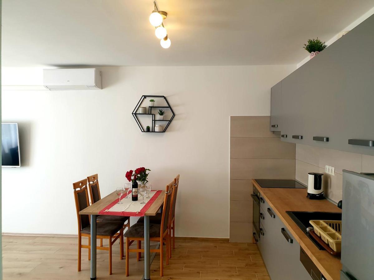 Apartment Mon Chéri-located in a quiet neighbourhood near beaches FREE PARKING Pula Extérieur photo