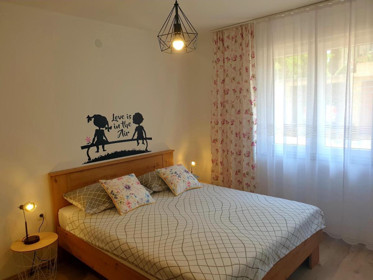 Apartment Mon Chéri-located in a quiet neighbourhood near beaches FREE PARKING Pula Extérieur photo