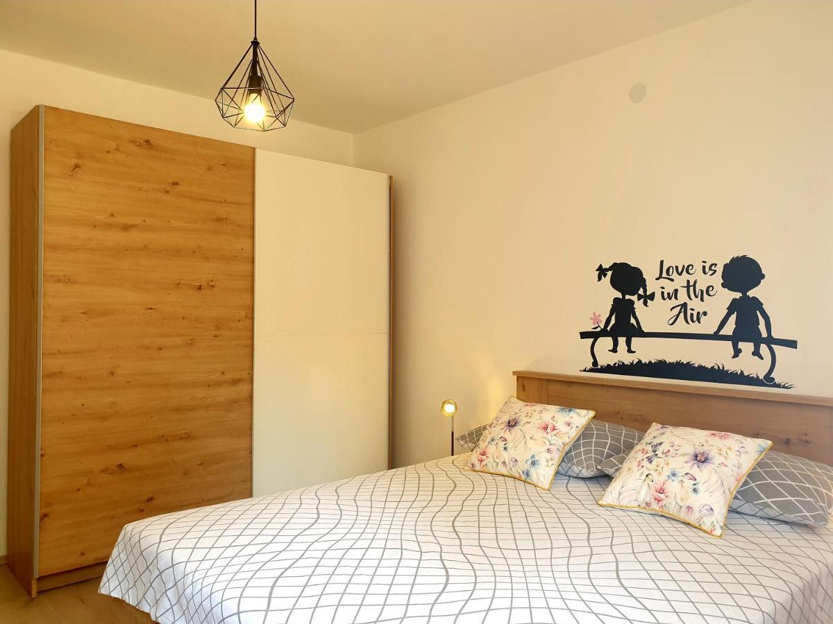 Apartment Mon Chéri-located in a quiet neighbourhood near beaches FREE PARKING Pula Extérieur photo